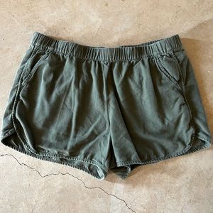 Madewell Dolphin Hem Shorts